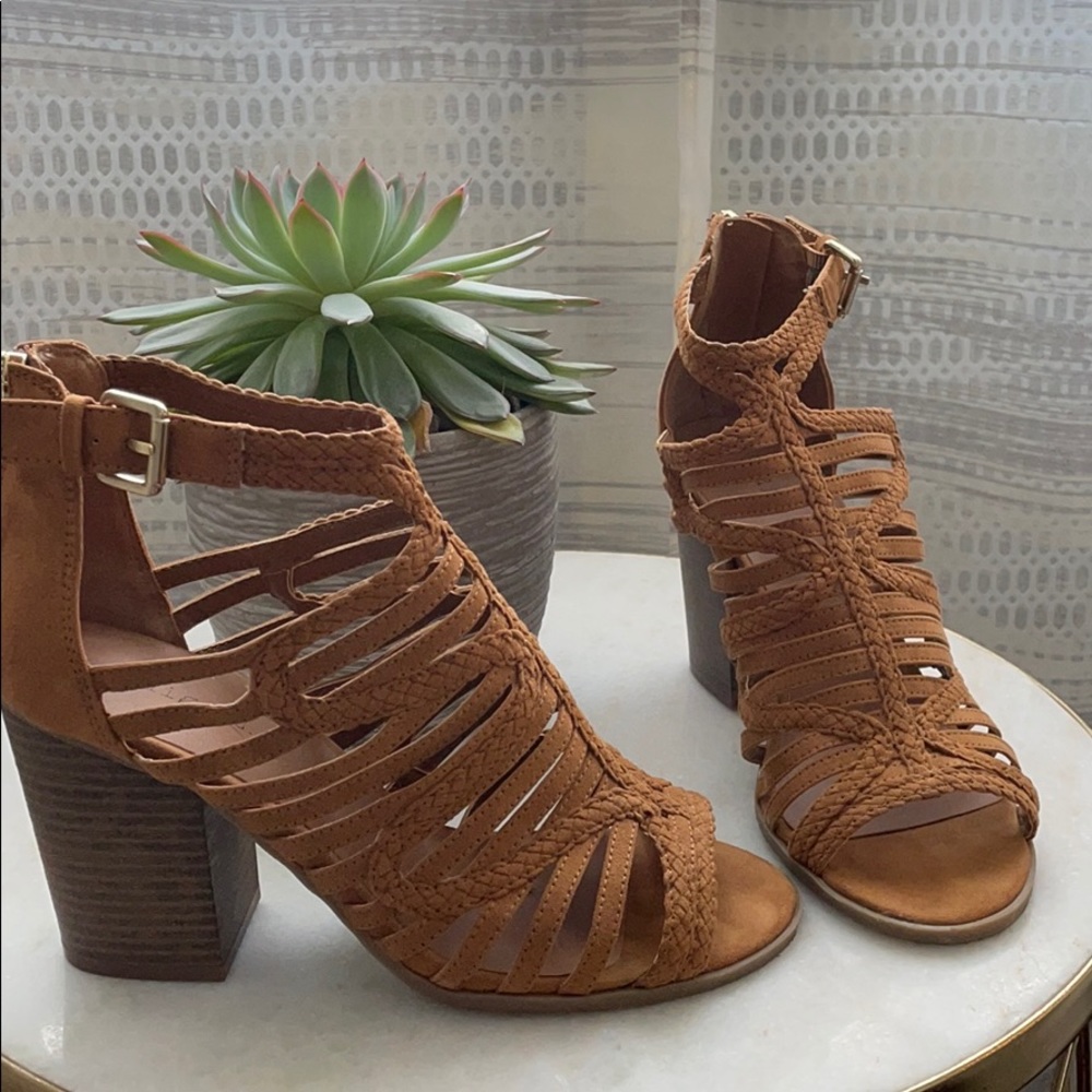 EUC Indigo Rd Chunky Heeled Sandal, Sz. 7